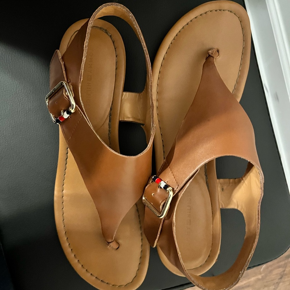 Beige/Tan Tommy Hilfiger Sandals size 8.5